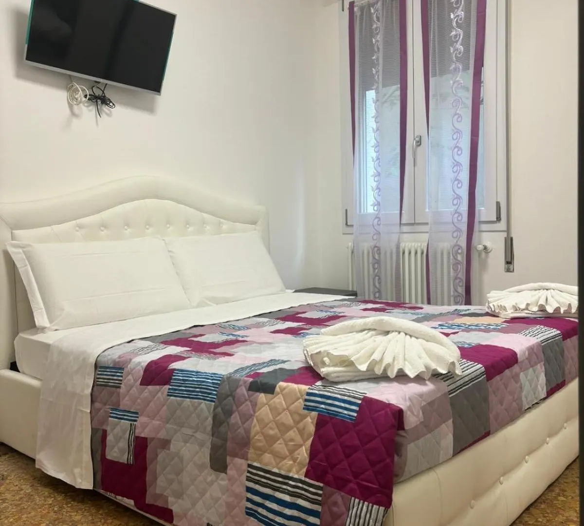 Venice Station Guest House